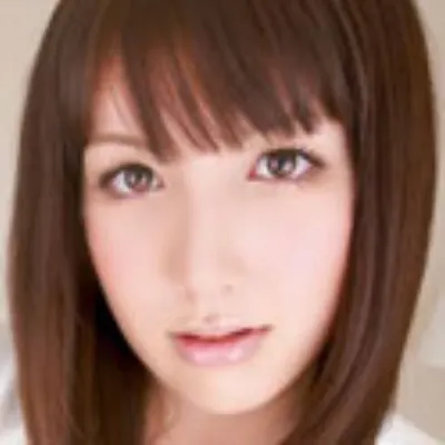 結城モナ
