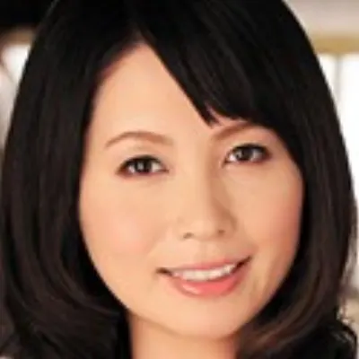 三井茜