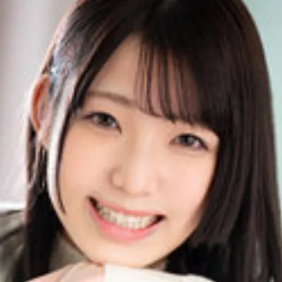 秋山ももか