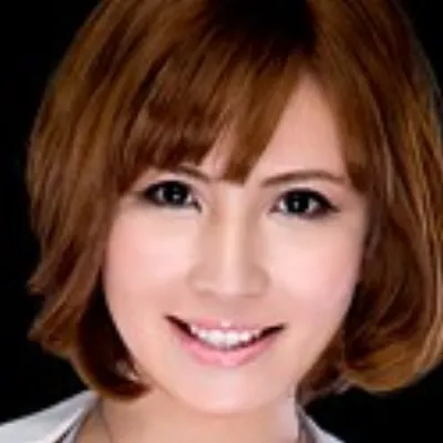 望月まゆ