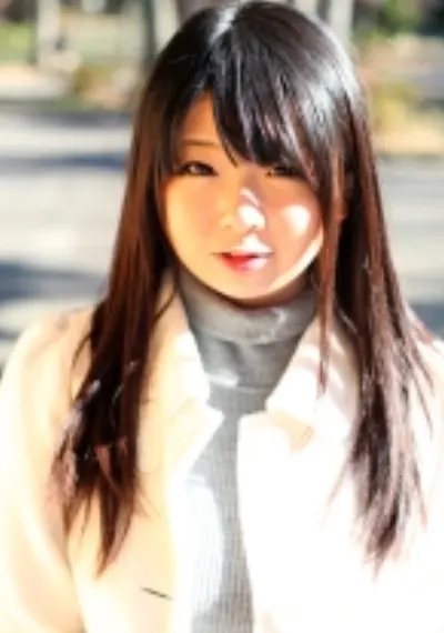 小4で膨らみ始めた胸が大2の今じゃHカップにまで成長した愛美ちゃん