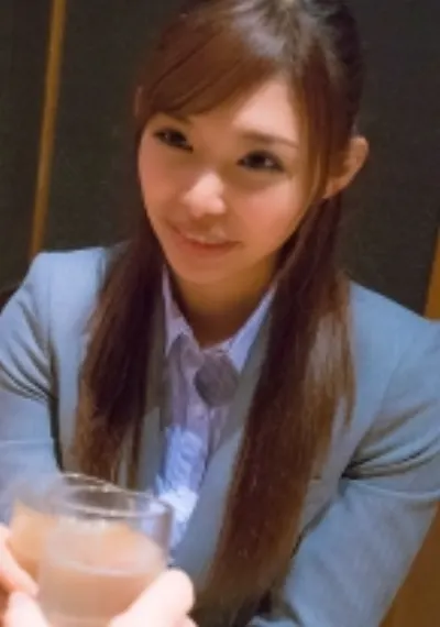 中年好きのなおさん 仕事帰りにナンパされ何と好みの中年男性とホテルで欲求解消中出しまでおねだり