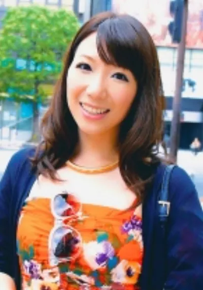 専業主婦一筋えりこ奥様がカミングアウト！「お恥ずかしいんですけど…なんか、ちょっとモノ扱いをされてみたい」なんと昔の彼氏がSっ気のある殿方でその思い出が忘れられずに夜な夜なオナニーでお慰めしている変態さんに中出し！