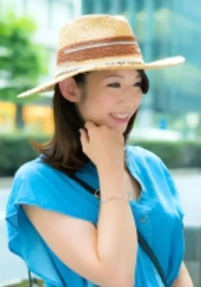 あやさん(32歳) 結婚していてもこの可愛さ。デニム色のワンピースから張りのある美しい脚がそそる!清潔感抜群の見た目では分からない、毎日オナニーする異常性欲の持ち主を発見!!即日拘束プレイをさせてくれる最強変態人妻!!