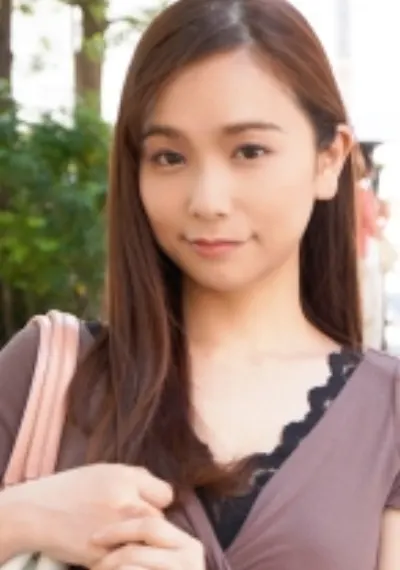 色白美肌の抱き心地がよさそうな床上手感がハンパない奥様の初体験は高校生の時付き合っていた彼氏と!初めてでも痛くなった理由は新体操をしていたので処女膜は股割りで処理済み!