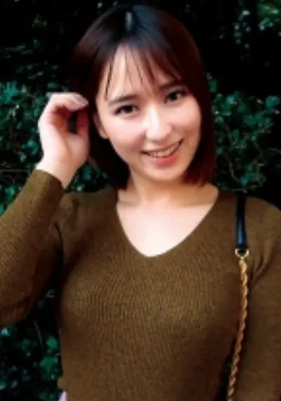 Gカップメロン乳の持ち主!可愛いのに手マンした指をペロペロ舐めてくれる尽くす系女子大生!