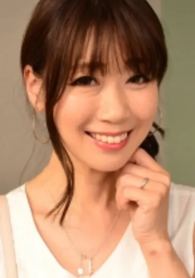 まのさん 42歳 Eカップ熟妻 【セレブな奥さま】