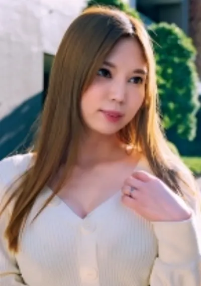 色白爆乳で巨尻な美人妻！困惑するけどSEXはしちゃう押しに弱いタイプ！？