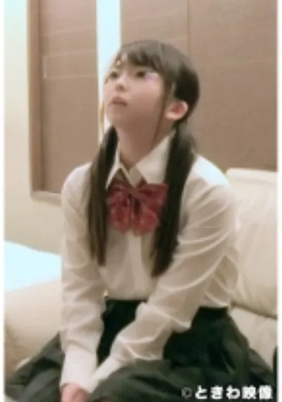ちっぱい激カワセフレと制服着たままツンデレSEXの動画！最初は「イヤよ」だったけどやっぱりおじさんのチ○ポは…
