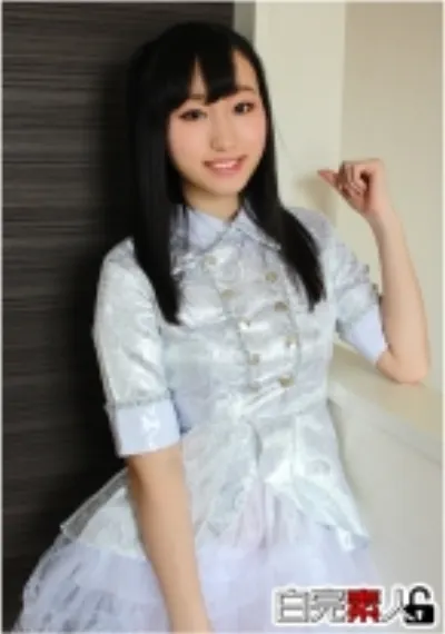 ウブな貧乳アイドルをホテルで着衣ハメ撮り