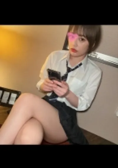 制服ガチ美少女！！生イキ態度も生チ○コで激ピス中出し成敗！！勝手に中出し2回戦で大量精子が生イキま○こから流出！！普段はオナニー三昧の特濃ザーメン轟沈