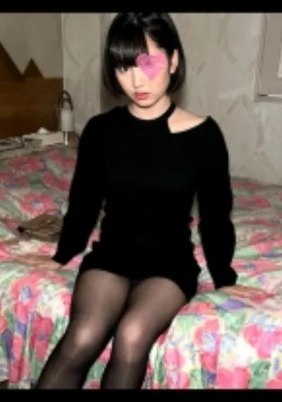 幸薄そうな短髪美女_涙目で感じまくる女に無断中出し2発