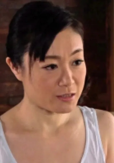 妻の出産を控え実家に戻った僕達。無防備にチラ見せする乳首がエロ過ぎて…！