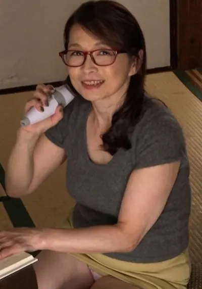 嫁と不仲になってしまった娘婿が欲求不満と寂しさから義母に中出ししてしまい…。昭和の官能エロス！