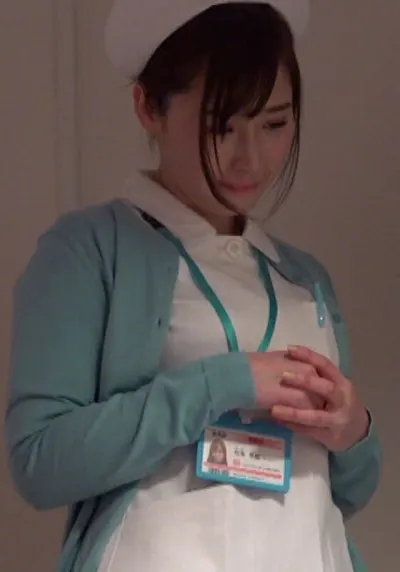 結婚3年目の看護師にギン勃ちチ●ポを見せてフェラ抜き！深夜、性欲に火がついた看護師は声を●して快楽堕ち…！