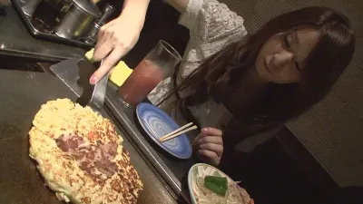 スレンダーで綺麗な身体、時折見せる笑顔にヤラれる男性多数！愛人にしたいランキング第1位の美女とラブラブSEX！＋お好み焼屋オフショット付