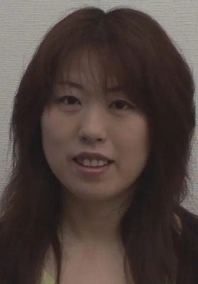笑顔が可愛い童顔奥様！旦那が構ってくれない寂しさに耐え切れずAV出演！そんなイケナイ奥様にはガンガンSEXであつ～い精液をプレゼント！